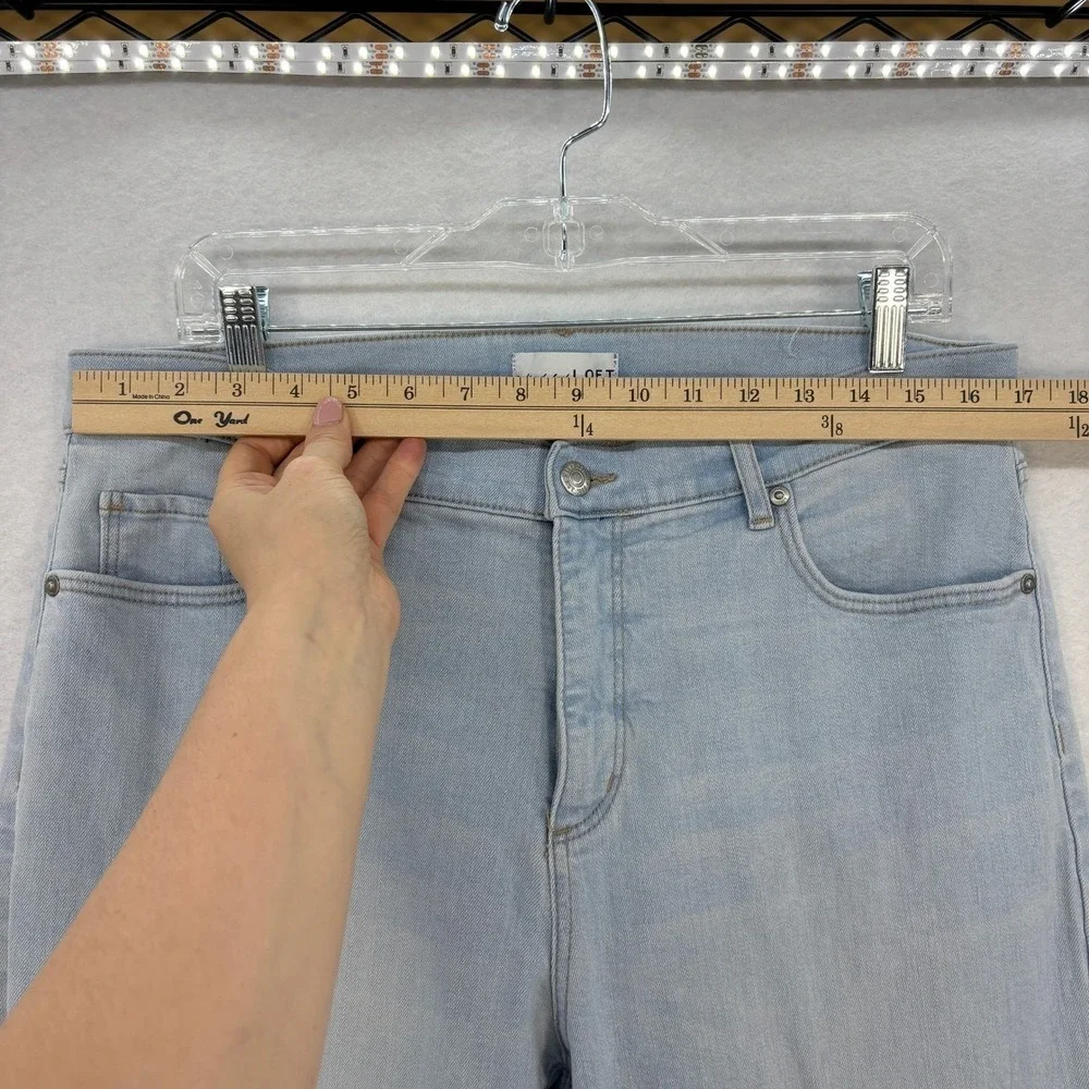 LOFT The Girlfriend Jeans Women's Size 14 32 Light Wash Stretch Denim Cotton